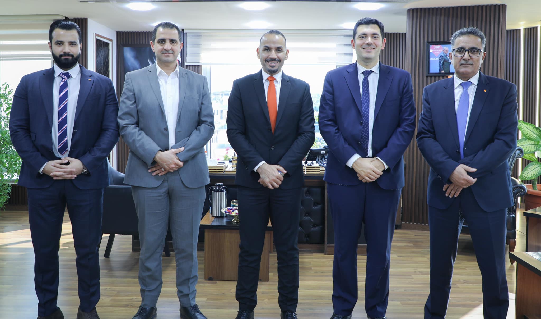 الرئيس التنفيذي لشركة أورانج الأردن يزور كهرباء اربد